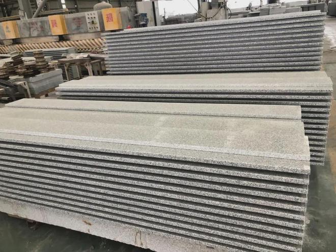 芝麻白花崗巖板材 產地、加工工藝與市場價格解析